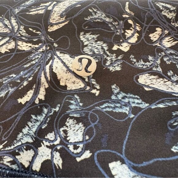 lululemon High Rise Wunder Under Crop Size 6 - Picture 4 of 5